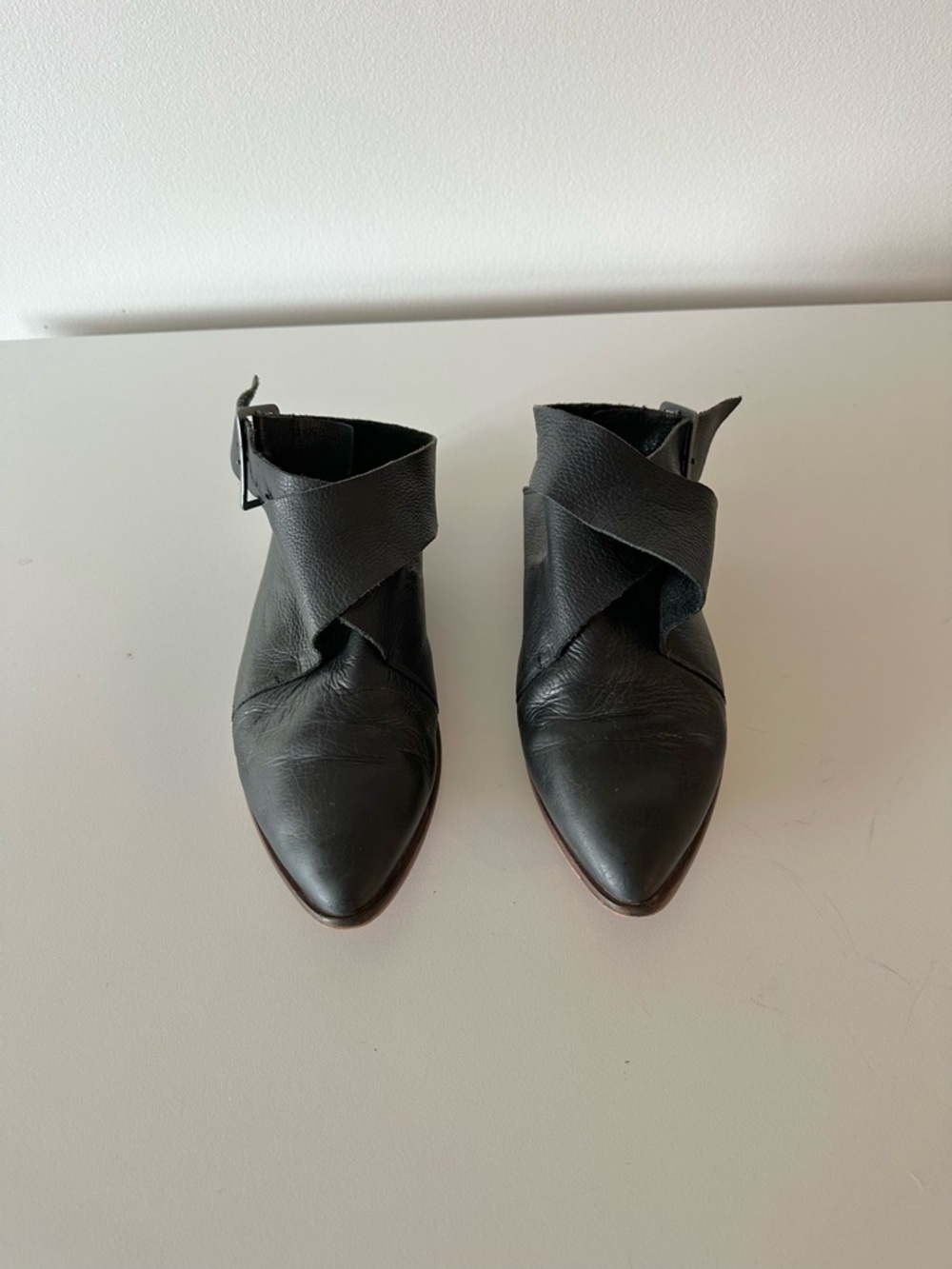 Free People Bryce Buckle Ankle Wrap Black Leather Boho Mules 39 US 8.5 Western
